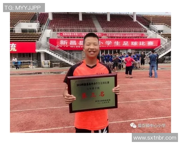 师大高新足球队奋勇拼搏展现青春风采助力校园文化建设与体育精神传承